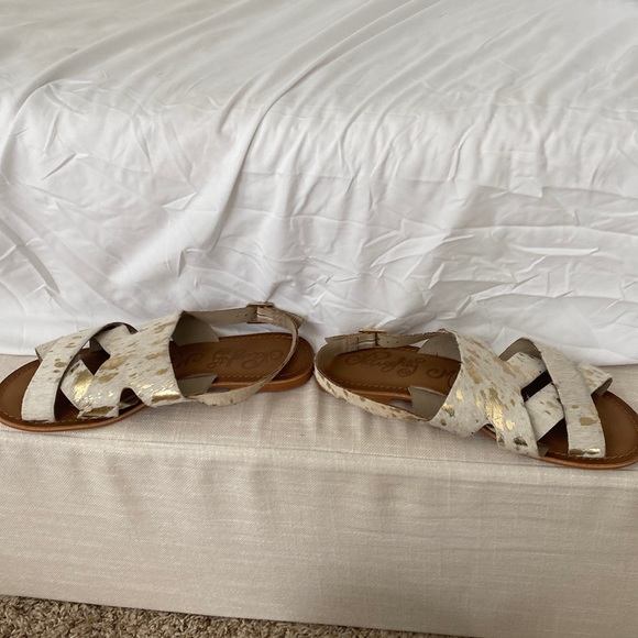 Naughty monkey - Picture 1 of 5